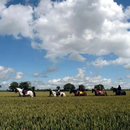 Annaharvey Farm Отель типа 